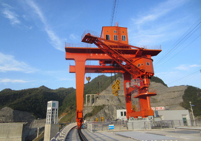 壩頂門式機.jpg 壩頂門式機.jpg